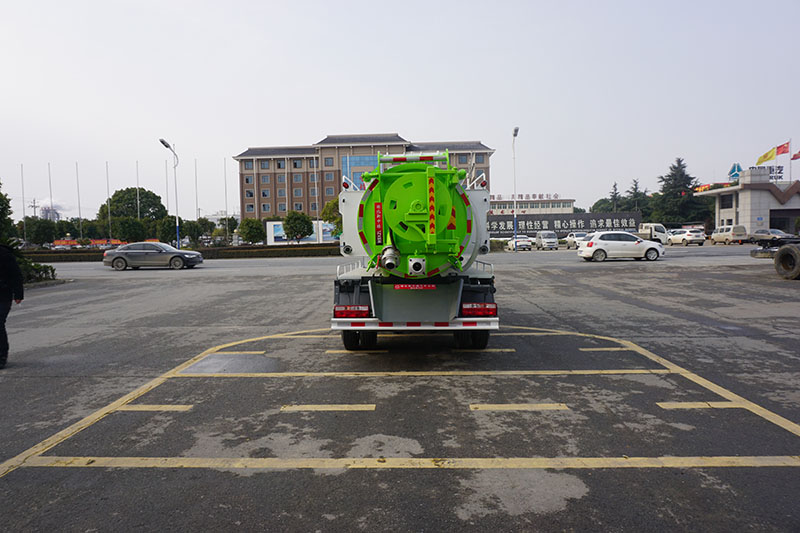 中潔牌XZL5040GQW6型東風(fēng)凱普特清洗吸污車(chē)
