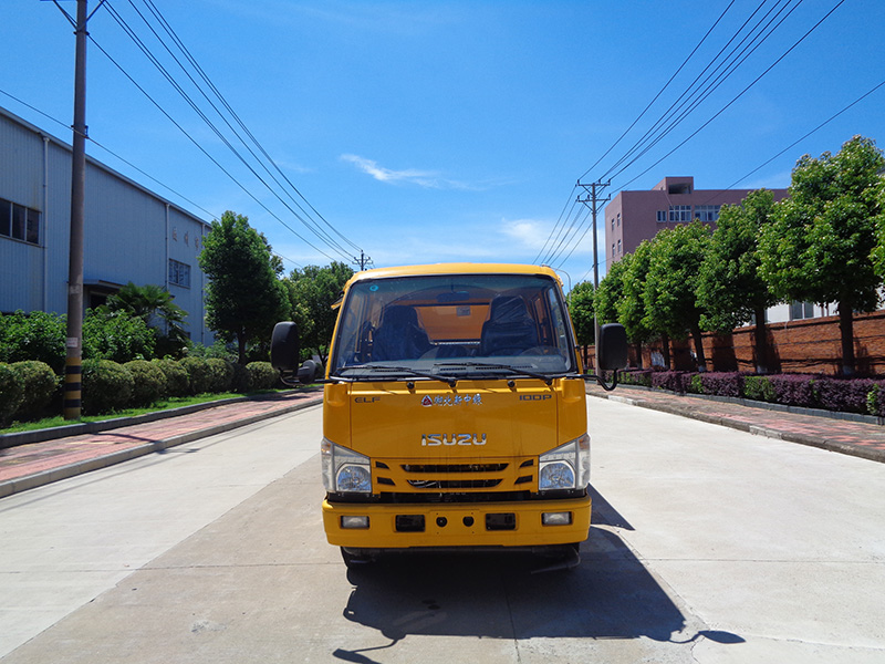 XZL5072GSS6型灑水車(chē)