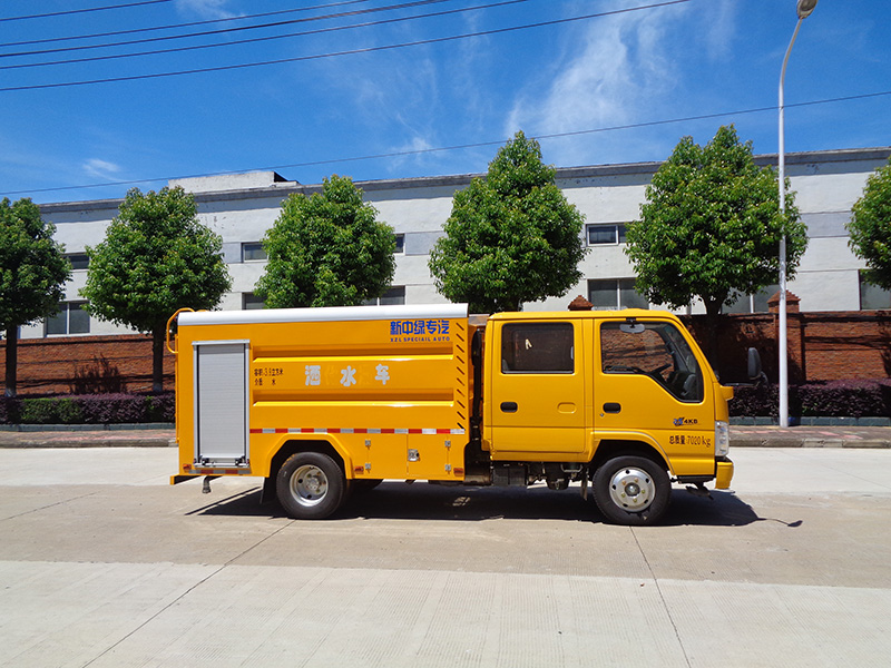 XZL5072GSS6型灑水車(chē)