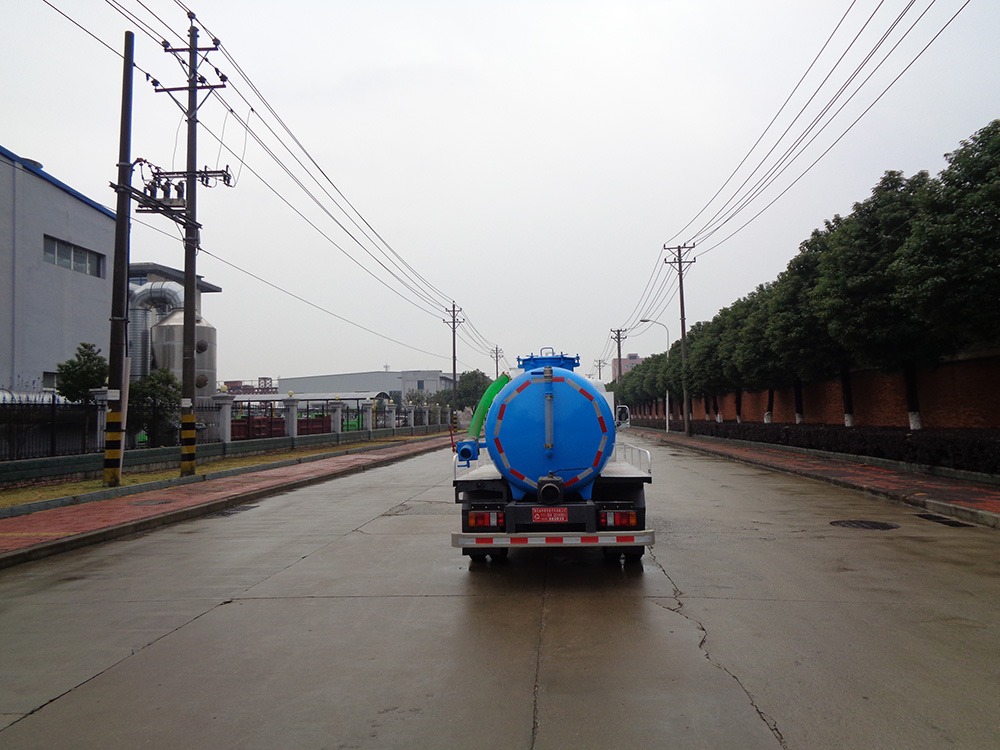 XZL5042GXWBEV型純電動吸污車